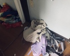 突っ張り棒収納作成前。廊下の床にバッグが散乱…この状態を何とかします！