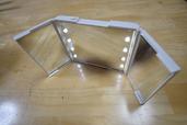 【ダイソー】BREITLING COMPACT THREE-SIDED MIRROR(LED付三面鏡) /300円
