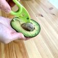 【アボカドカッター】そのまま種を取り出す