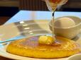 【ガスト パンケーキ&ゆで卵セット】付属のマーガリンとメープルシロップをたっぷりかけていただきましょう