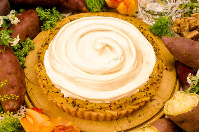 【山北印 三島甘藷と和三盆のタルト】piece¥734、whole(21cm)¥5,875