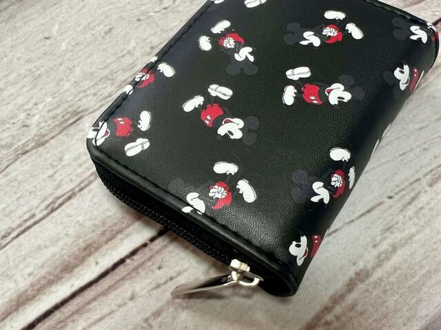 ベースがブラックなので子供っぽくならないのがうれしいポイント!