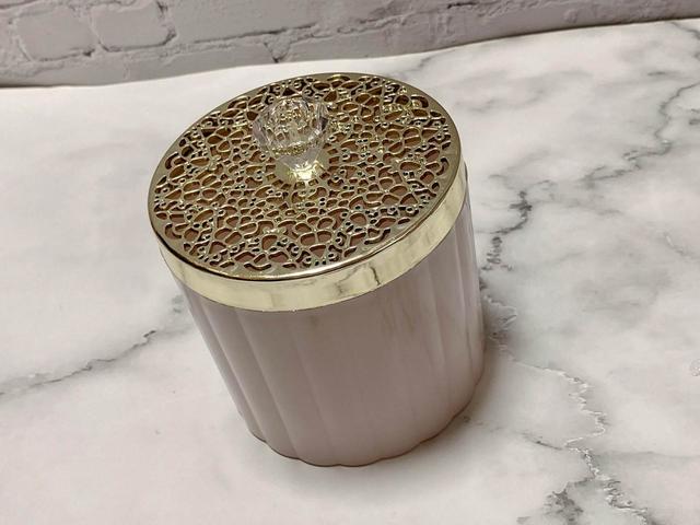 『THREEPPY（スリーピー）』ゴールドの蓋とクリスタルの取っ手が高見え！