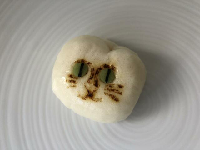 【招福猫子（ねこ）まんじゅう】白猫（プレーン生地、チーズあん）