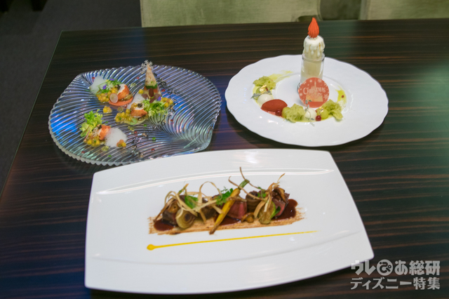 “クリスマス・ファンタジー”ディナーコース ユールタイド 15,430円|東京ディズニーランドホテル「カンナ」