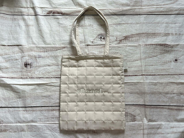 大人気のニコロゴトートシリーズの新作「オリジナルニコロゴキルティングトートバッグ」税込2,970円