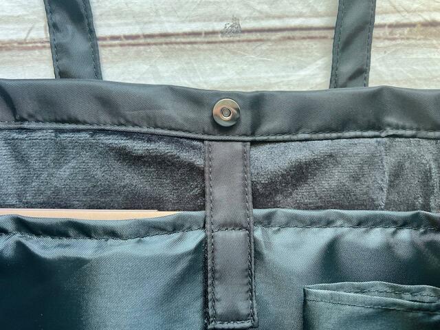 バンドがしっかり固定してくれるのでノートPCが飛び出すことはありません