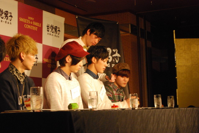 『甘党男子』イベント／スイーツスマイルコンテスト・食レポ審査