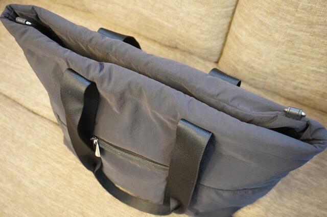 【3COINS ペアレンツBAG】中綿がしっかり入っているため、マグネットボタンでもバッグ全体がしっかり閉じた状態を保てます！