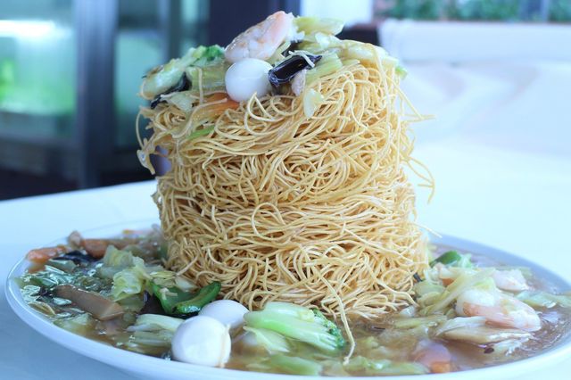 メガ盛り あんかけ揚げ麺