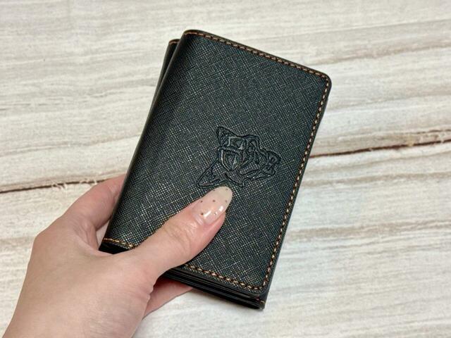 サイズは約縦7×横9.5×マチ3cm。手のひらに収まるコンパクトサイズ♪