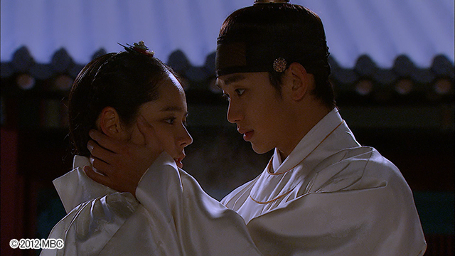 『太陽を抱く月』　© 2012 MBC