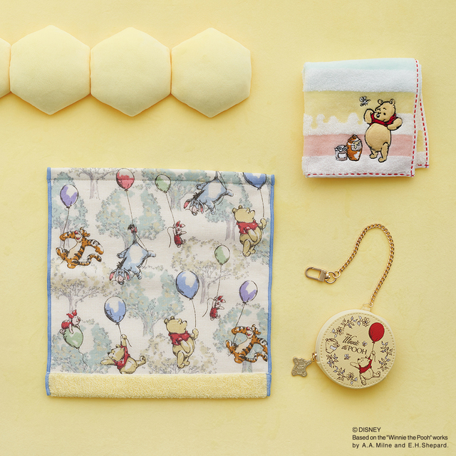 ミニタオル 各¥990、ミニマルチケース ¥2,420｜Afternoon Tea LIVING「くまのプーさん」グッズ