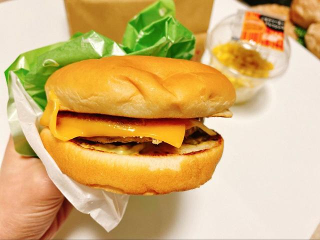 【ロッテリア】ソイBBQチーズバーガーはヘルシーだけどしっかりハンバーガーを味わいたい方におすすめ