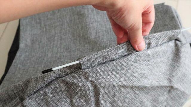 【SHEIN ポンポンペットテント】テント本体の四隅にフレームを通します