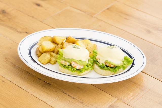 エッグスベネディクト／エビとアボカド