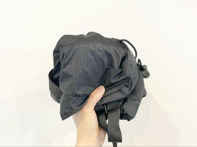 【無印良品 撥水リップストップリュックサック】さっと折り畳むだけでも、こんなに小さくなります
