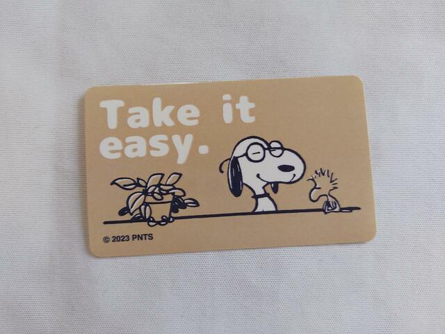 イエローは、穏やかなスヌーピーとウッドストックのイラストあり