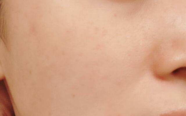 【and us】パウダーチーク（03YE）：意外と肌馴染みの良いカラーです