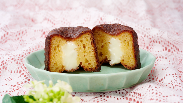 カヌレ（ホワイトチョコクリーム入り）