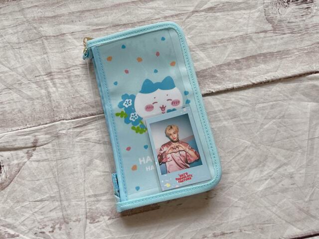 表紙の間にトレカを入れても◎