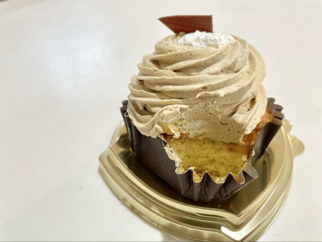 【ファミリーマート 和栗のモンブラン】しっかり食べ応えあるスイーツです