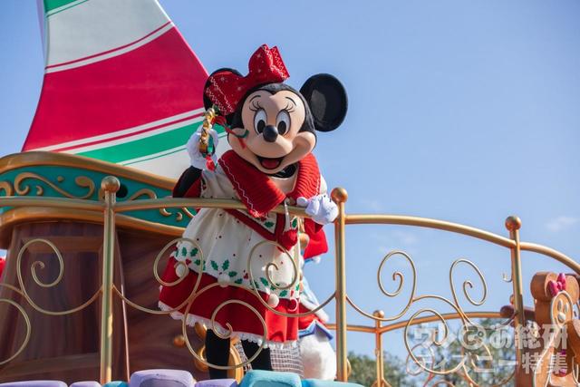 「ミッキー&フレンズのグリーティングパレード:ディズニー・クリスマス」|東京ディズニーランド