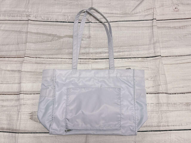 背面には便利な工夫が凝らされています