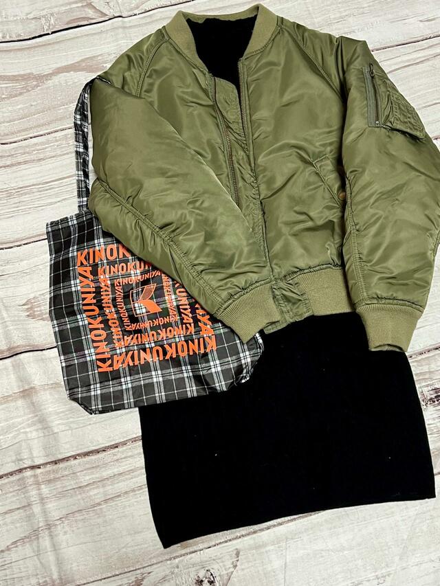 チェック柄なので、無地のアイテムに合わせるのがおすすめ！