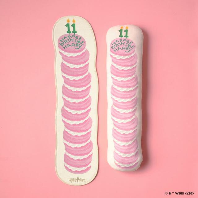Afternoon Tea LIVING「ハリー・ポッター アイテム」ロングマット \4,950※公式オンラインストア限定、ロングクッション \5,500