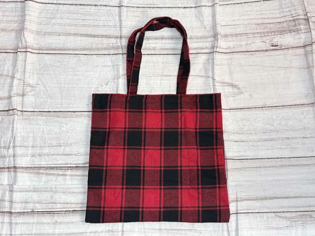 背面は装飾がないシンプルなデザイン