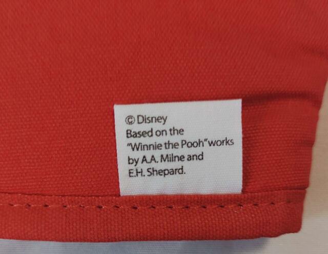 タグには「Disney」などの文字が英語で書かれている