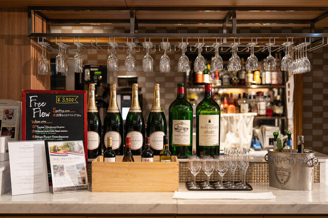 ホテルソムリエがセレクトした赤・白・スパークリングなどのワインがフリーフロー【ウィークデイディナー～カウンター焼肉の特等席～】