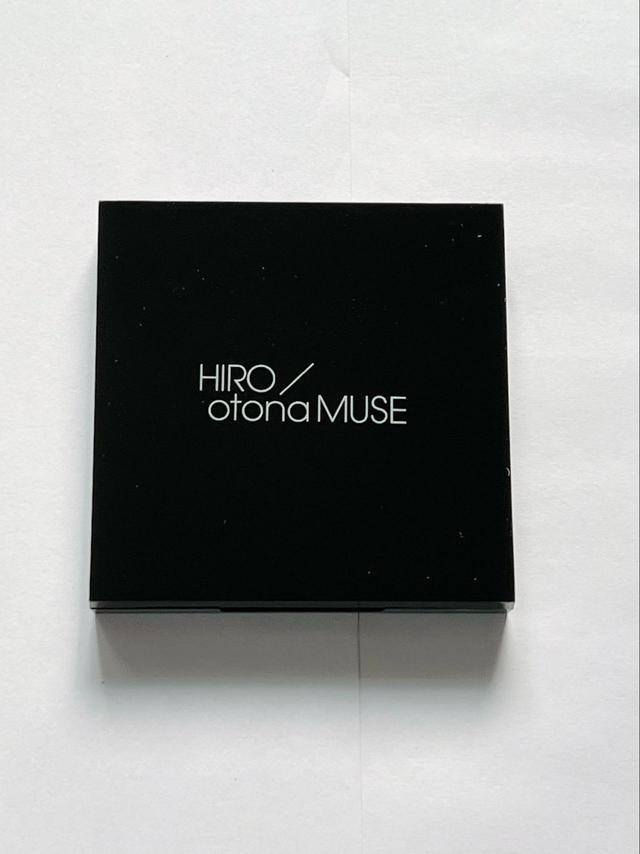 「万能4色シャドウパレット」は縦6.5×横6.5cmです。