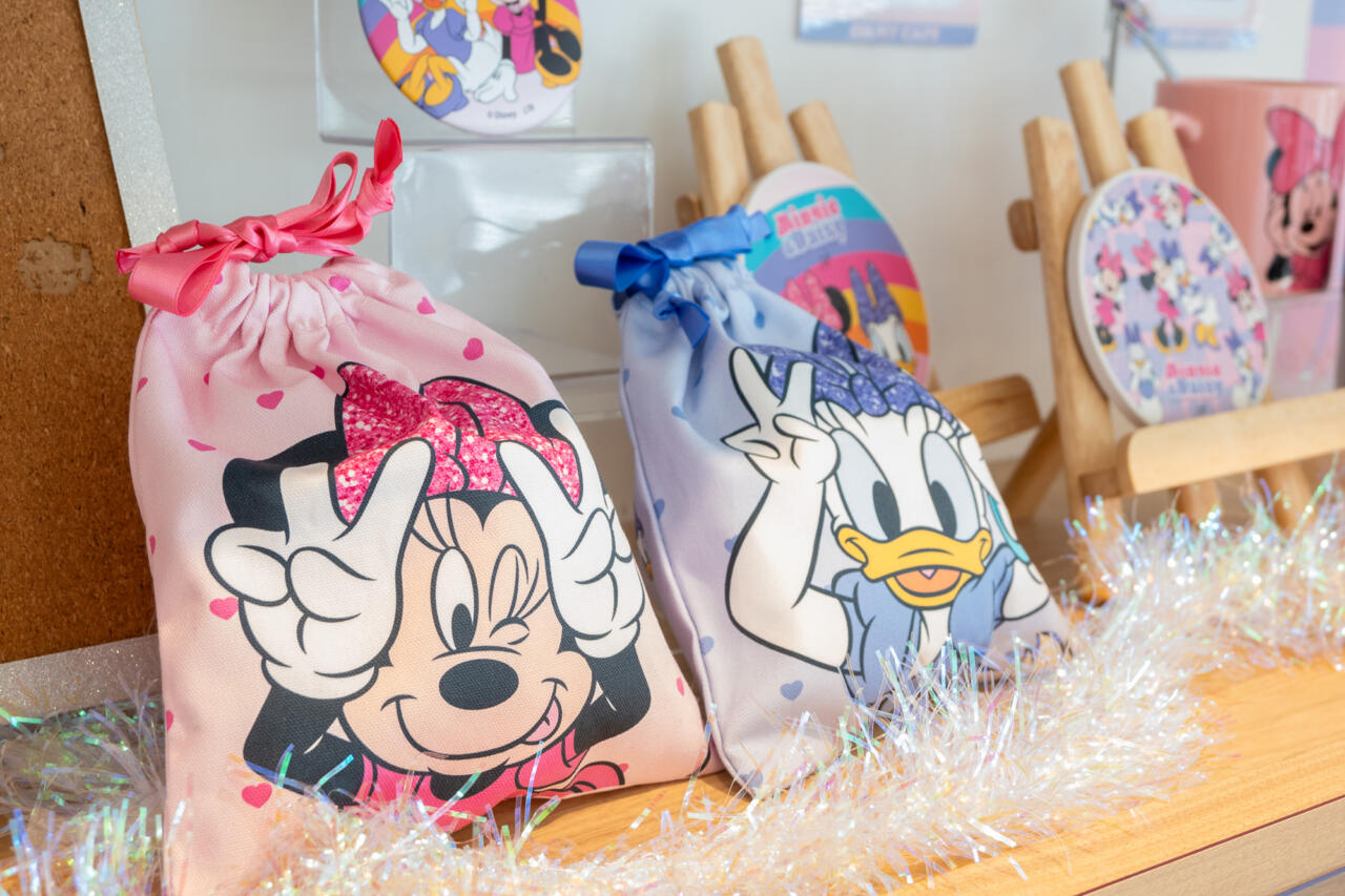 ディズニー】“Y2K”なミニー＆デイジーにキュン♪ 可愛さがすごい