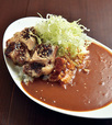 広尾のカレー（広尾）　国産牛テールカレー 1180円（テールトッピング）　スプーンで崩れるほどやわらかくなった牛テール（200円）をプラスした人気の組み合わせ。