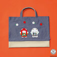 【familiar×松竹 コラボアイテム】デニムバッグ／サイズ：約縦32×横43cm／27,500円（税込）