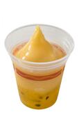 カクテルスムージー(ラム&オレンジ・パッションフルーツ) 780円|提供店舗:東京ディズニーランド 「トルバドールタバン」|東京ディズニーリゾート夏のひんやり冷たいメニュー