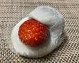 【特選 大きな苺大福】白い大福は酸味の強いいちごを使っている