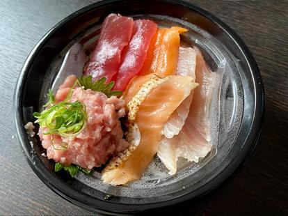 スシロー はま寿司 テイクアウト海鮮丼 徹底レビュー 味 コスパ 満足度 ガチ比較 1 4 うまいめし