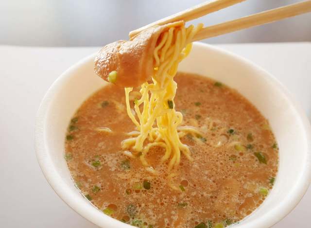 明星 低糖質麺はじめ屋 こってり醤油豚骨味