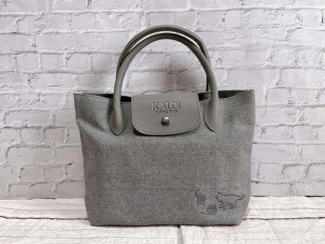 【カルディ ネコの日バッグ/オリジナル バッグ】サイズは約縦20×横30×マチ8.5cm。マチがしっかりあるので収納力も◎!