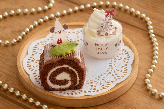 アソーテッド・ミニケーキ 4,000円｜東京ディズニーリゾート「ディズニー・クリスマス」スペシャルグッズ｜東京ディズニーリゾート・フローズンセレクション｜販売場所：東京ディズニーリゾート・アプリ｜発売日：2024年11月8日（金）