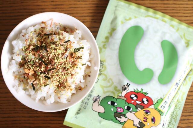 【ロピア 化学調味料無添加ふりかけ 各28g 79円】「いろいろ野菜」は色とりどりの野菜フレーク入りです