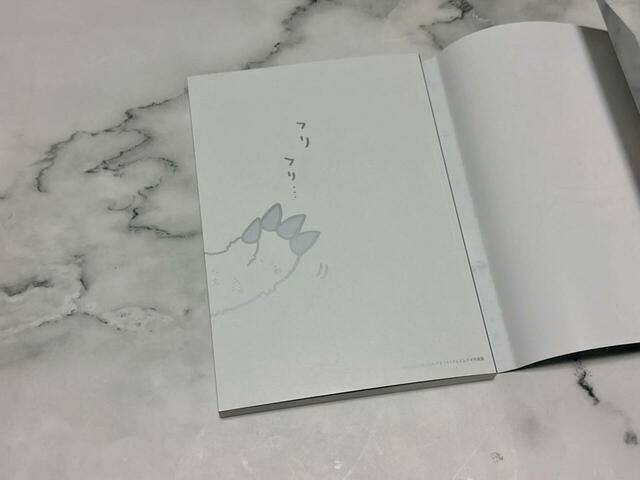 カバーを取ると強そうな手のイラストが。これは「あくむ編」からのワンシーン。ハチワレファンにとってはトラウマ並みのイラストです