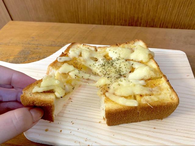 喫茶店風のカレーチーズトーストも簡単にできますよ