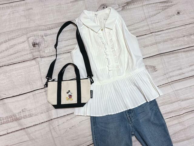 綺麗めなデニムコーデには肩がけで!【アメスリブラウス×セミフレアデニム】
