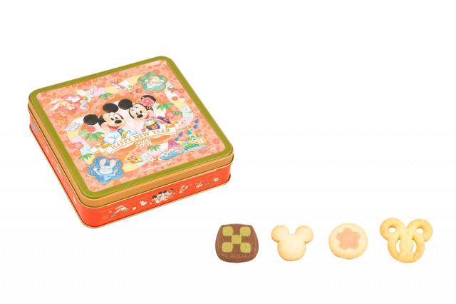 アソーテッド・クッキー 1,300円｜内容量：14個[バタークッキー（紫色袋）3個、ゆずクッキー（オレンジ色袋）3個、バター＆ストロベリークッキー（ピンク色袋）4個、チョコレート＆抹茶クッキー（緑色袋）4個]｜東京ディズニーリゾート お正月グッズ2023｜販売店舗：東京ディズニーランド「ディズニー＆カンパニー」、東京ディズニーシー「ヴァレンティーナズ・スウィート」｜発売日：2022年12月1日（木）