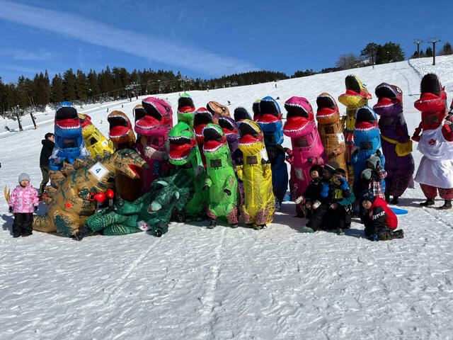 スキージャム勝山「ティラノサウルスレース」の模様