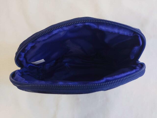 大きめポーチはマチがある